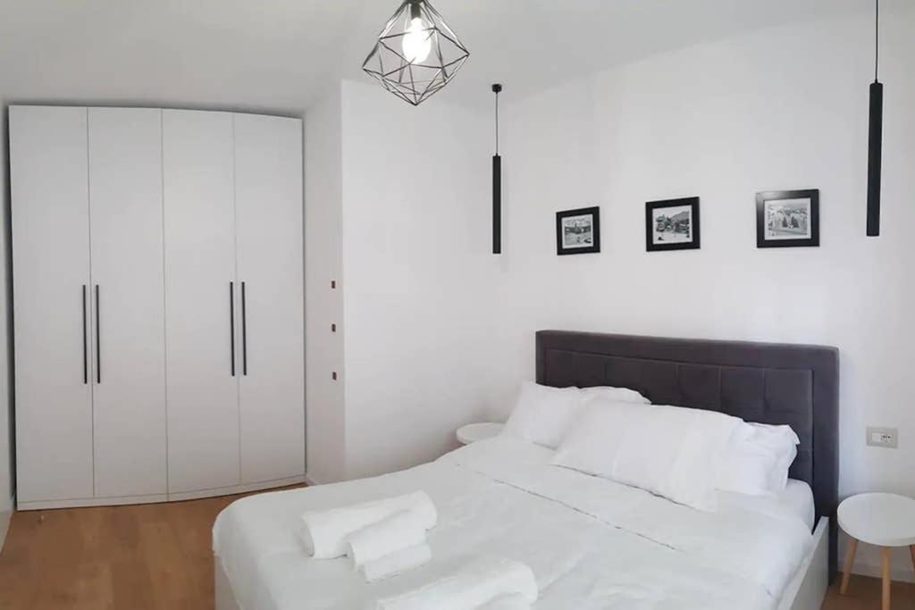 טיראנה Lina -Tia Lovely New Bazaar Apartment מראה חיצוני תמונה
