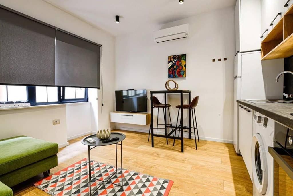 טיראנה Lina -Tia Lovely New Bazaar Apartment מראה חיצוני תמונה