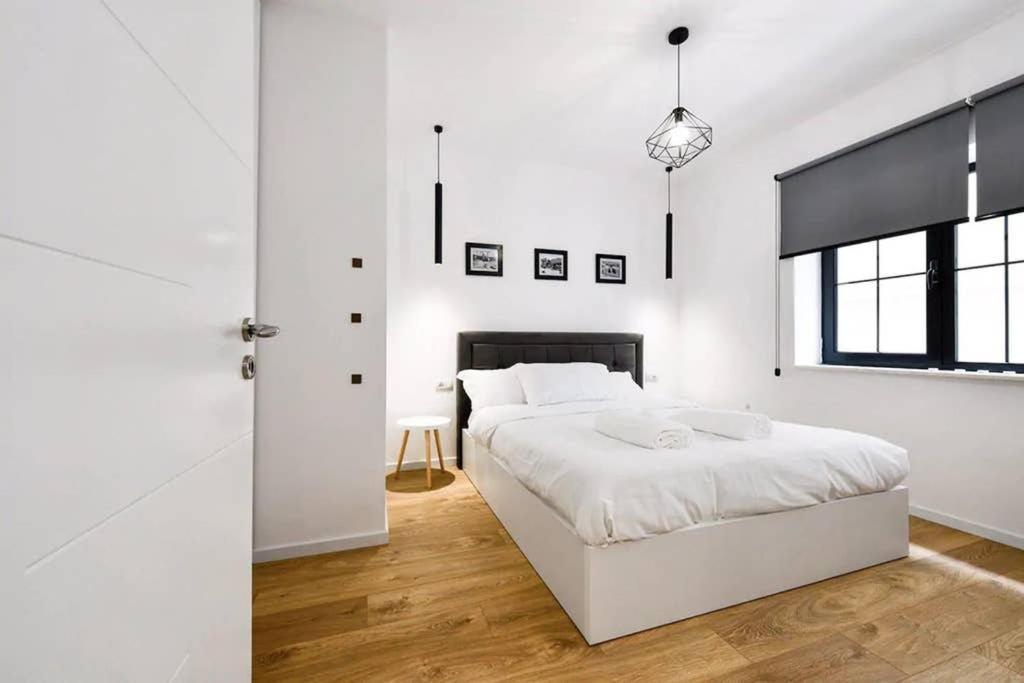טיראנה Lina -Tia Lovely New Bazaar Apartment מראה חיצוני תמונה